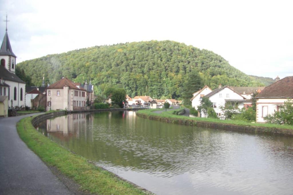 Gite Du Canal Lutzelbourg Eksteriør bilde